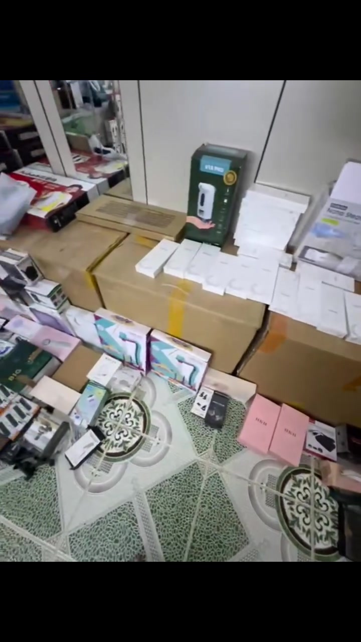 السلام عليكم ورحمه الله وبركاته عندي شلعه اكتروني شرط الفحص فقط اكتروني وزن 110الى120العدد فوق 200 قطعه السعر خاص *********** ويوجد توصيل
