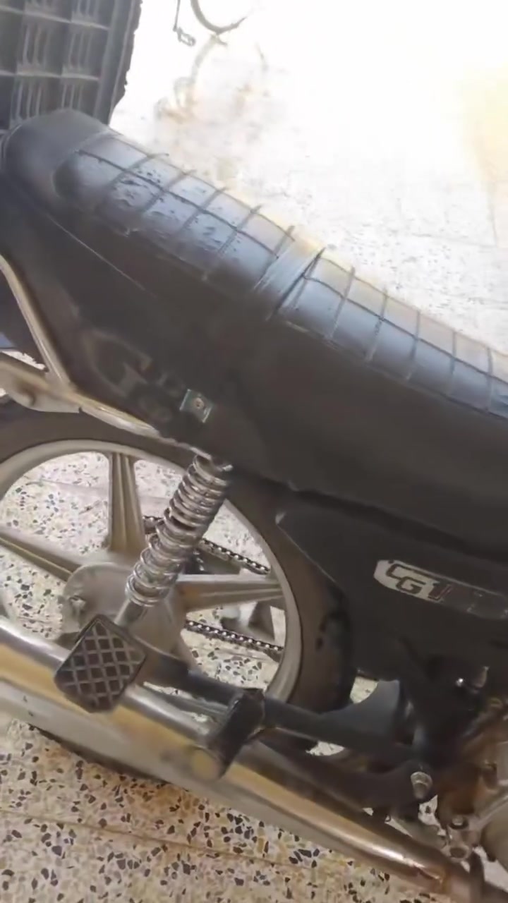 سيفان موديل 20 مال بيت نضيف وسعره مناسب مناقصه شي سلف نص ديره سعره 300 وبي مجال ***********
