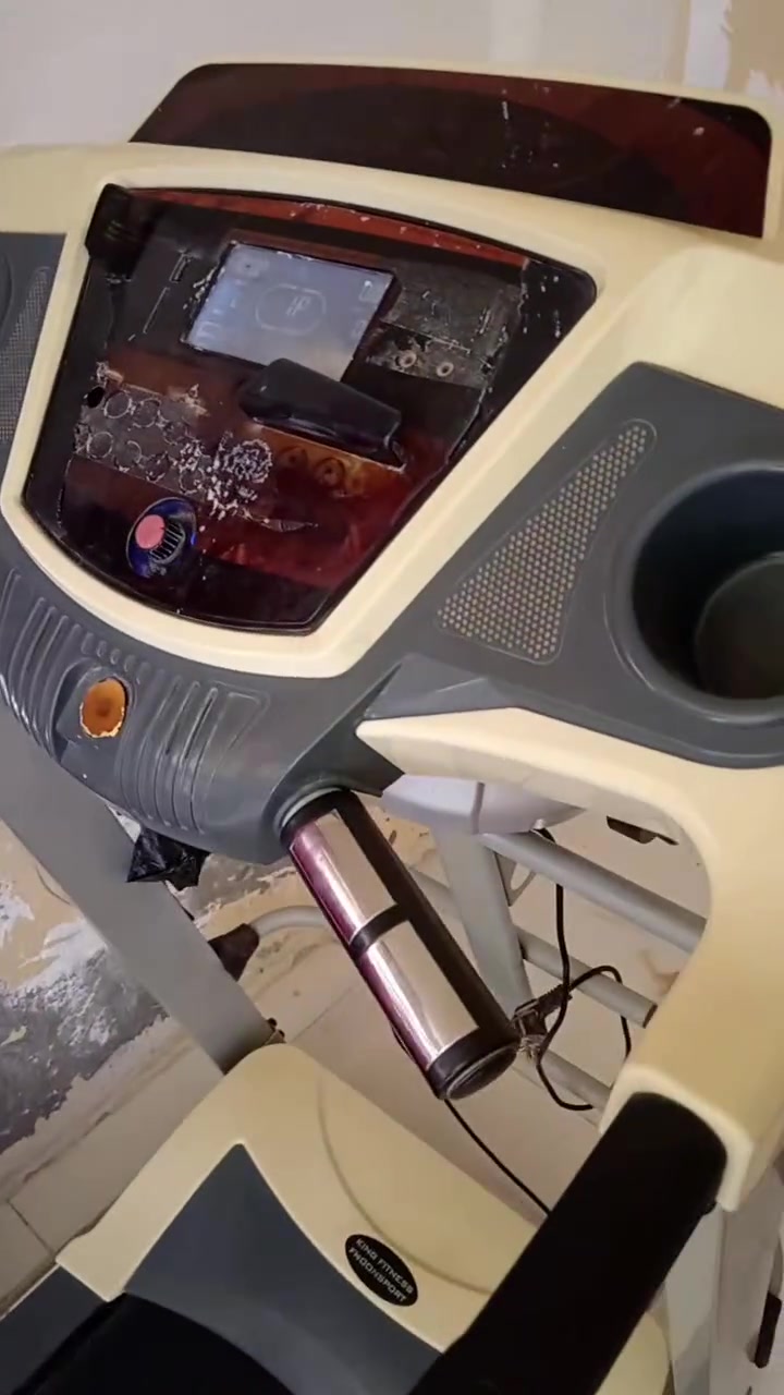 سلام عليكم  للبيع جهاز جري فول مواصفات سرعه 120 ناطع لمس بي ام بيثري صناعه كوريه بي جهاز هتزاز سعر 225وبي مجال مكان القاسم حي العسكري للستفسار ***********
