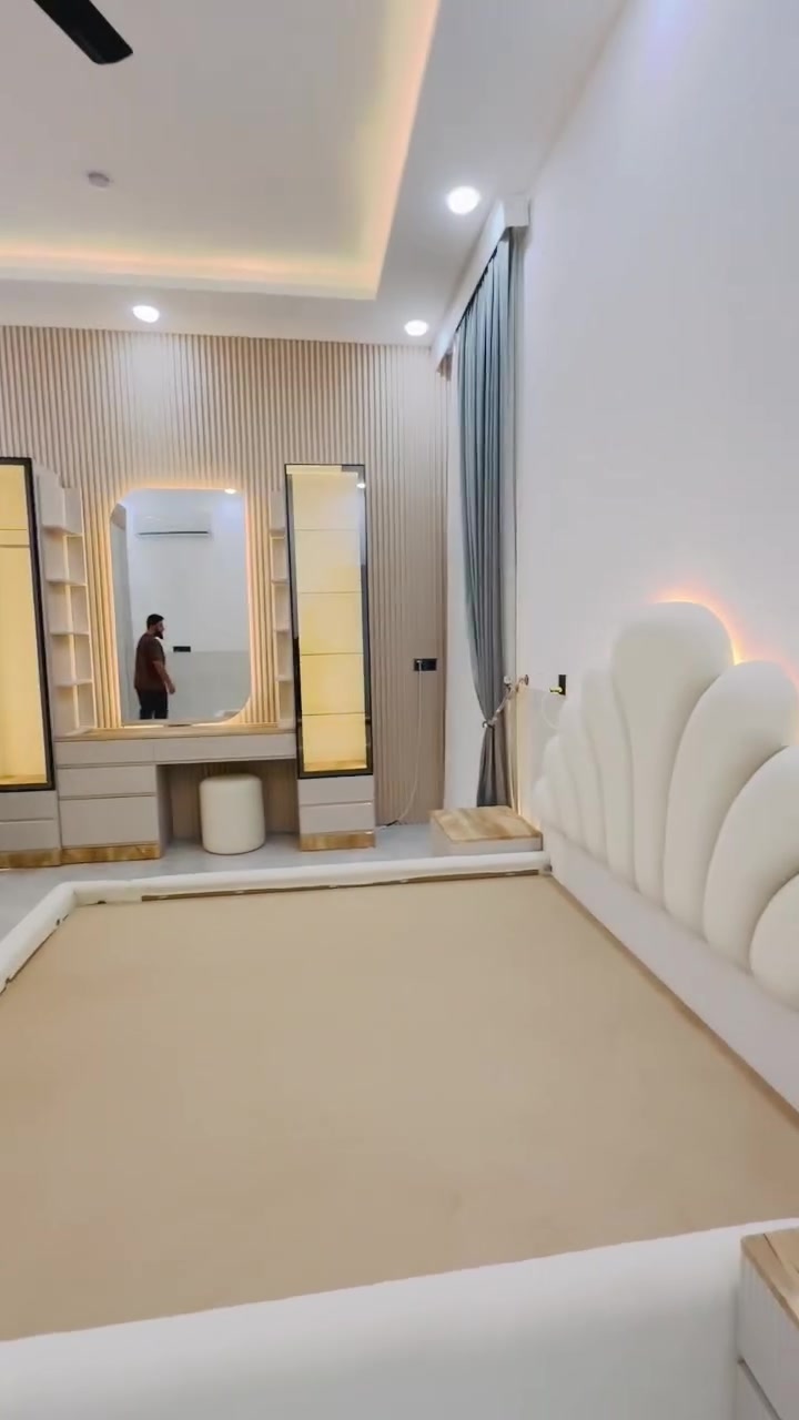 حين يلتقي جمال التصميم بدقّة التنفيذ… تكون النتيجة بهذا المستوى 🤍✨

بفضل الله، تم اليوم تسليم طلبية الأخ (مثنى الحربي ) غرفة نوم متكاملة بتصميم عصري فاخر، اختيرت تفاصيلها بعناية لتجمع بين هدوء الألوان، جمال الإضاءة، وأناقة الخطوط، مع تنفيذٍ يليق بذوق أصحابها.

من الكنتور إلى ميز تواليت إلى السرير والكومديات …
كل تفصيل صُمّم ليكون جزءًا من صورة متكاملة.

شكرًا لثقة زبائننا الكرام، فثقتكم هي أجمل ما نعتز به. 🤍

معرض ومعمل نجارة المهندس
نرتقي بالتصميم… ونُتقن التنفيذ.
📞 ***********
🚚 تجهيز وتوصيل إلى جميع المحافظات
 
 #المهندس
#العراق
#التصميم_الداخلي
