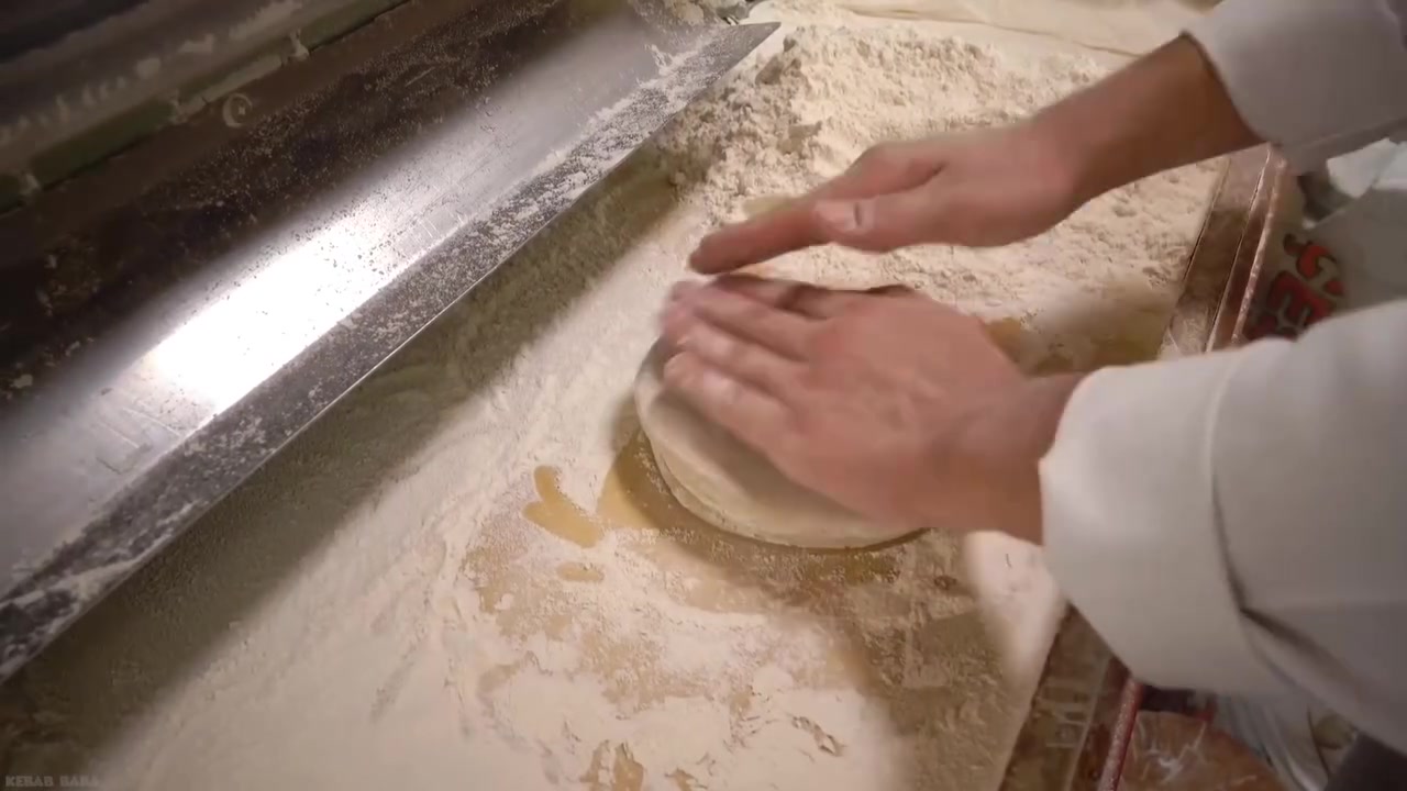 جیهازی پانکردنەوەی هەویر
بۆ زۆربەی جۆر هەویرەکان دەبێت
کار ئاسانیەکی زۆرە بۆ کارگەی نانی تیری و زۆربەی هەویرکارییەکانی دیکە
مارکەی تورکی دەرەجە یەکە
مشتەری پەیوەندی بکات یان نامە بنێرێ
***********
