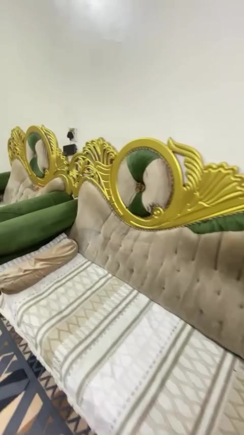تخم ملكي • ١٥ مقعد • تخم ونص