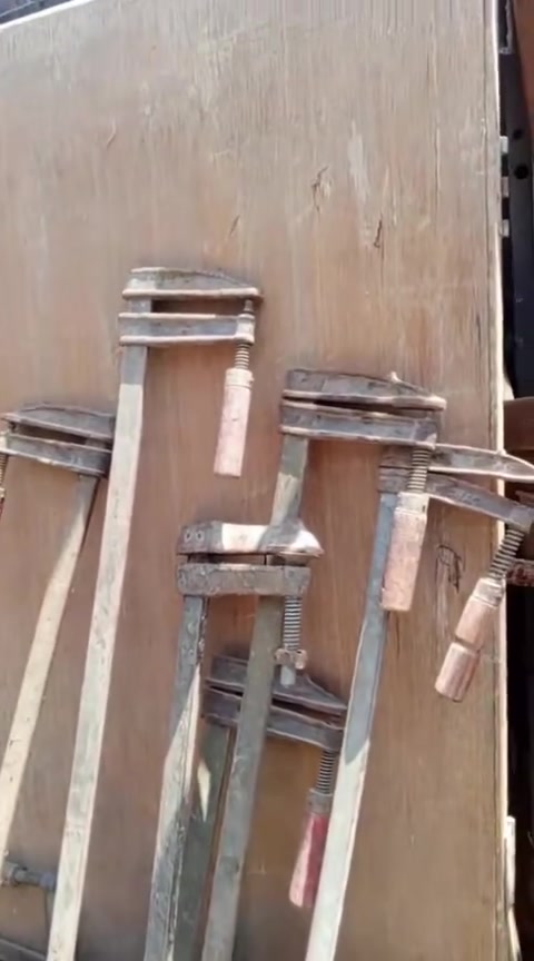 فخات نجارة العدد ٢٠٠ قطعه بغداد مكلف بالنشر ٠

‭***********‬
