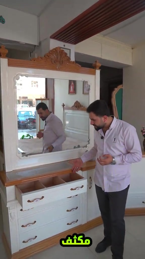 ⁨	موديل أوبال ✨ غرفة نوم مصبوبة صبابة، ضمن الدرجة الفاخرة ومن فئة الموديلات الثقيلة. 💰 السعر: 5,250,000 دينار عراقي المواصفات: * نجارة عراقية 100%. * غرفة 6 أبواب، طابقين ملحق. * الواجهة والداخل 5 ملم سنديان. * جميع الملحقات (الكنتور، زاوية الملابس، الجرباية، ميز المرآة، والكومدينات) بواجهة وداخل 5 ملم سنديان. * قاعدة كبس 5 ملم سنديان. * ظهر الغرفة چرچوبة داخلية شد براغي. * الهيكل بالكامل من خشب الزان 7.5 سم. * لفّ الأبواب والمجرات بالكامل من خشب الزان. * السرير مزود بـ لوحين خشب جام مع بلوك أرضية و8 أرجل لضمان أعلى درجات المتانة. * أرجل الغرفة من حجل خشب زان ثقيل. * طابورية إضافية. الأبعاد: * ارتفاع الكنتور: 2.70 م * عرض الكنتور: 3.60 م * عرض زاوية الملابس: 1.20 م * العمق: 60 سم * الطول الكلي (الكنتور + زاوية الملابس): 4.80 م * الجرباية: 3.00 م * السرير: 1.80 × 2.00 م ⸻ معرض ومعمل الخزرجي للأثاث ✅ الشد والتوصيل مجاناً إلى جميع محافظات العراق. ✔️ تتوفر داخل صالة العرض تشكيلة متنوعة من الموديلات. 📍 العنوان: الحلة – منتصف شارع أبو القاسم، من جهة سوق الحلة الكبير، مجاور عيادة الدكتور مكي الإبراهيمي (طبيب أسنان). 📞 *********** 📞 *********** #معرض_ومعمل_الخزرجي_للأثاث    #غرفة_نوم #fypage #اكسبلور #اثاث 

