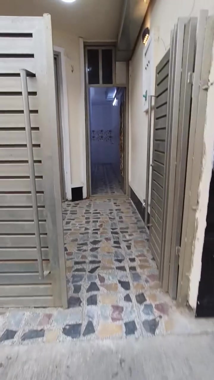 بيت مساحه 100م للبيع طابو صرف
واجهه5 ونزال20
البيت نضيف جدا ويحتوي على ٣غرف 
واستقبال ومطبخ وهول وصحيات عدد٣
يواري نضام دفن مغاسل تعليك 
البيت يحتوي على ماطور مي وتاكيات مي عدد٣ وسخان
البيت فارغ جاهز للسكن مناقصة اي شي 
عنوان البيت الشعله ام نجم مقابيل شارع المستوصف 
للاستفسار 
***********
***********
