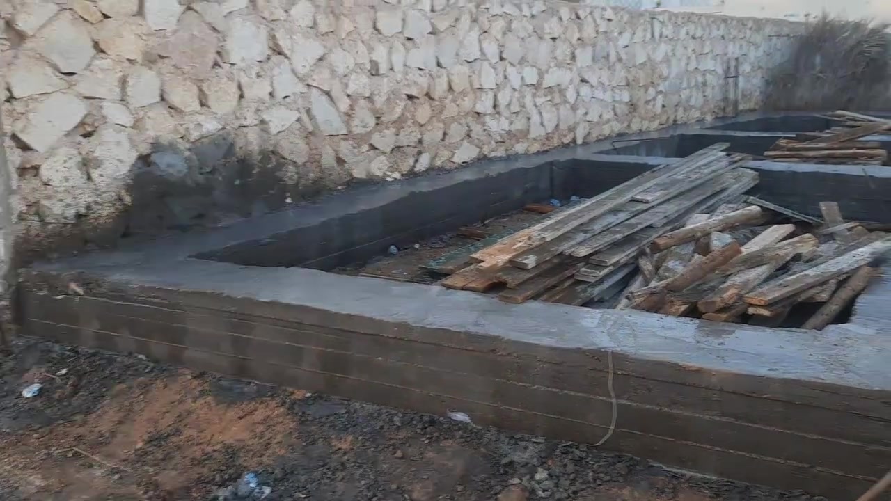 قطعه ارض 100 متر  طابو زراعي سند 25 بيها إقرار محكمة  شارعها عرضه 20 متر تبليط بيها كافه الخدمات  منطقه ال بوحداري خلف مدرسة المستنصرية الاهلية  مقابل جامعه الفرات الأوسط التقنيه  
*********** للإستفسار
