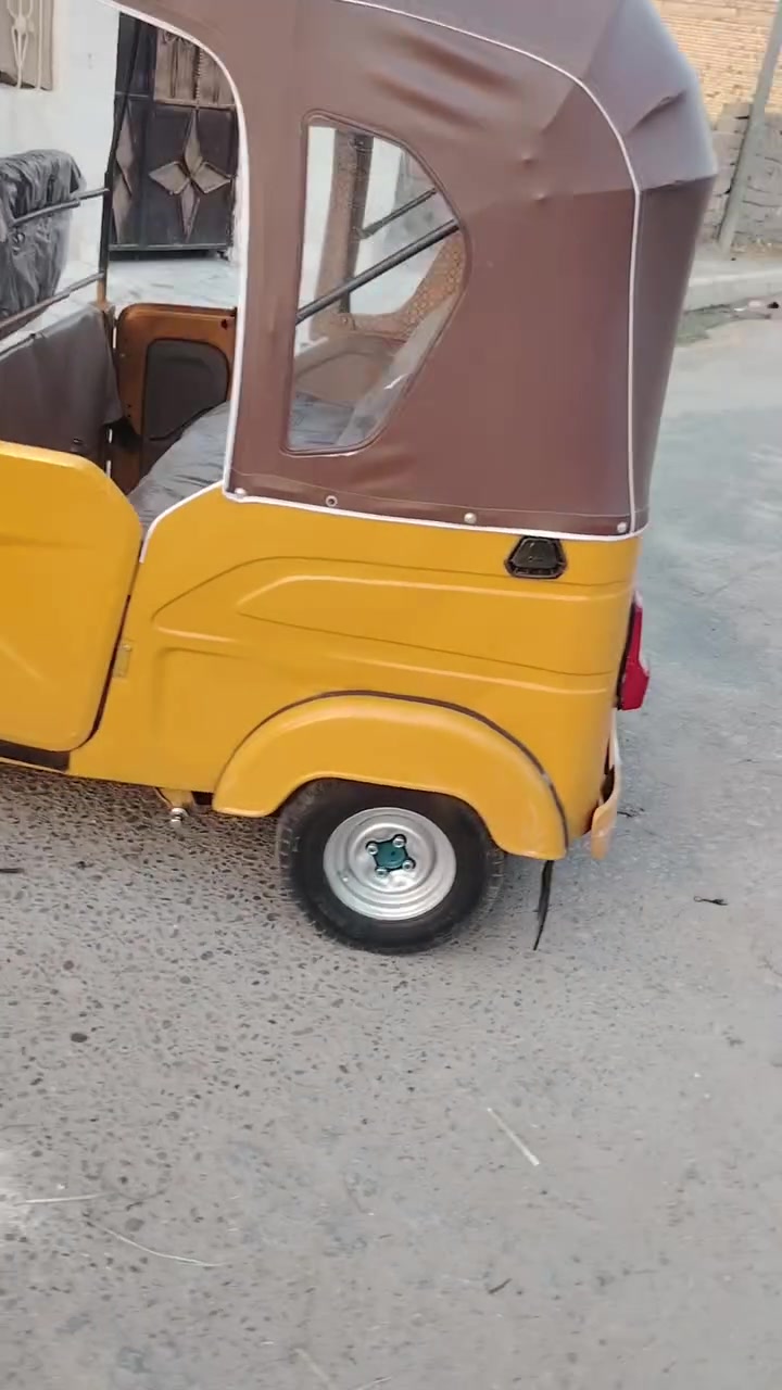 سلام عليكم تكتك البيع 2021
رقم وسنويه بيهى برد قليل ولبقي كفاله 
المكان ميسان المجر الكبير السعر 👈 ***********
