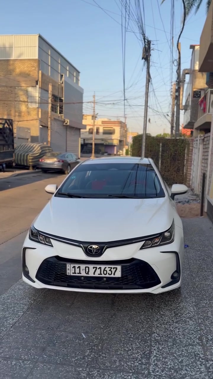 � للبيع تويوتا كورولا هايبرد 2024 وارد الصين 🇨🇳
🔹 الموديل: 2024
🔹 المحرك: 1.8 هايبرد
🔹 المنظومة: بنزين + كهرباء
🔹 القير: E-CVT هايبرد
🔹 الدفع: أمامي
🔹 الماشي: 39,900 كم
🔹 اللون: [ابيض ]

✨ المواصفات والتجهيزات:
• شاشة وسطية لمس
• Apple CarPlay
• Android Auto / CarLife حسب النظام
• Bluetooth
• كاميرا خلفية
• مثبت سرعة متكيف
• Toyota Safety Sense
• تحذير مغادرة المسار
• المحافظة على المسار
• تحذير التصادم الأمامي
• فرملة طوارئ أوتوماتيكية
• رادار أمامي
• حساسات ضغط الإطارات
• مانع انغلاق ABS
• توزيع قوة الفرامل EBD
• مانع انزلاق وثبات إلكتروني
• تشغيل بصمة/زر تشغيل
• دخول ذكي بدون مفتاح
• مرايا كهربائية وقابلة للتعديل
• تسخين المرايا
• زجاج كهربائي أمامي وخلفي
• تحكم بالمقود
• مكيف أوتوماتيك
• إضاءة LED
• إضاءة نهارية LED
• جنوط ألمنيوم
• حساسات/أنظمة أمان متعددة
• 5 مقاعد
• وضعيات قيادة اقتصادية ورياضية
• نظام هايبرد موفر للوقود
المقاعد جلد اسود ومدوشمة السيارة 

🪑 الكراسي: تحكم يدوي، مو كهرباء.

🔸 ملاحظات السيارة بكل أمانة:
• رصعة صغيرة بقبق الصندوق الصور مرفقة بالمنشور اثر طخه بسيطة وهية طابكة ومصلحها 
• رصعة بالبنيد
• غير ذلك السيارة جاهزة للفحص والمعاينة.

✅ الفحص بأي مكان يختاره المشتري
✅ السيارة جاهزة للبيع والفحص

ملاحضة السيارة ممشتغلة تكسي 
وبانزين  لليوم فقط محسن
ودهن بالشركةSAS 

📍 المكان: بغداد
💰 السعر: [ 148 وبيها مجال
📞 للتواصل: [ ***********
