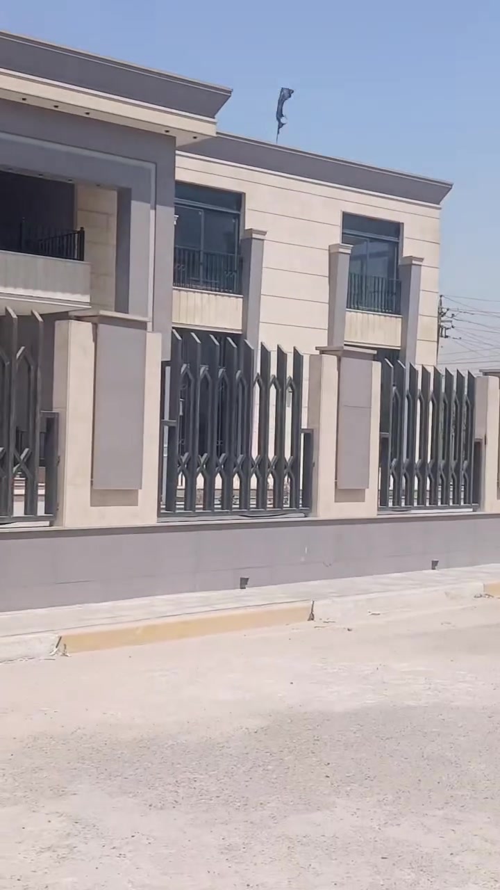 دار للبيع حي دجله سكني فرع الاول قرب شركة طوكان طابقين بناء حديث ٢٠٢٦ درجة اولى٣غرف نوم حمامات سويت واستقبال ومطبخ وصاله للاستفسار ***********
