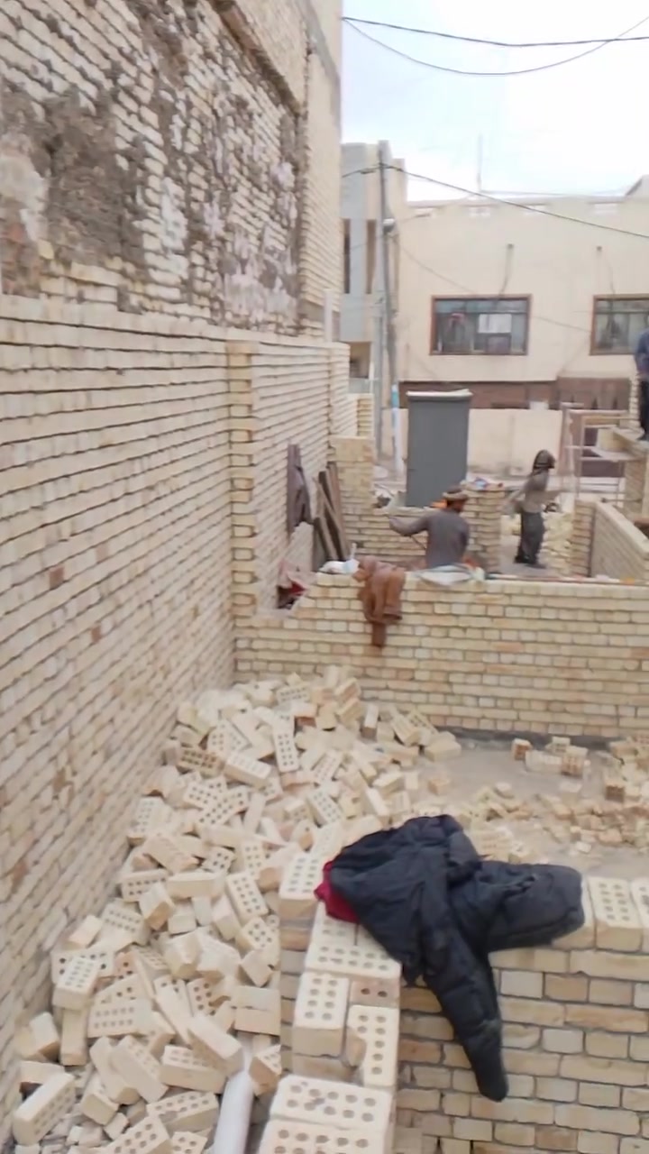 سلام عليكم خلفه بناء شغل درجة اوله  استلام مهندس اشتغل جميع مناطق بغداد ارضي 400طابق 450رقم ***********

