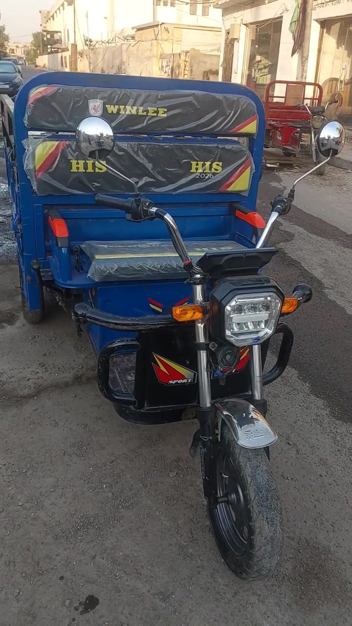 البيع الحجم الكبير مابيه اي نقص جاهزه بطاريات جدد  سعر مليون و 100 بيه مجال شي بصيط سكن بغداد متواجد خاص او هاذه رقمي تحياتي ***********
