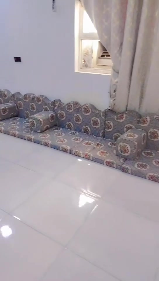 للبيع جلسه ونص  كلش نضيقه  السعر ٥٥٠  اتصال رقمي ***********

