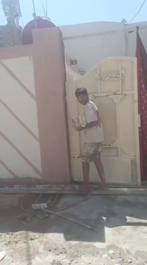 يا الله دار للبيع في مجمع فدك المشتل مساحة ١٠٠ من جهت النفط السعر ٢٧ ولدينا عروض اخرى بسعار مناسبه ونستقبل كافة العروضات للبيع واليجارات والمراوس مكتب المصطفى دلال ابو علي الستفسار ***********
