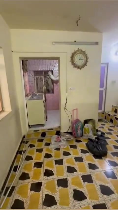 سلام عليكم يتوفر شقة طابقين اول وثاني  للايجار في حي الجامعة تحتوي على ثلاث غرف نوم وصالة ومطبخ وحمام عدد 2 ، الموقع حي الجامعة النسيج قرب جامع النعيمي موقع مميز  ، جاهزة  للسكن ، الايجار الشهري 750الف  ، للاستفسار الاتصال على ***********.  ***********
