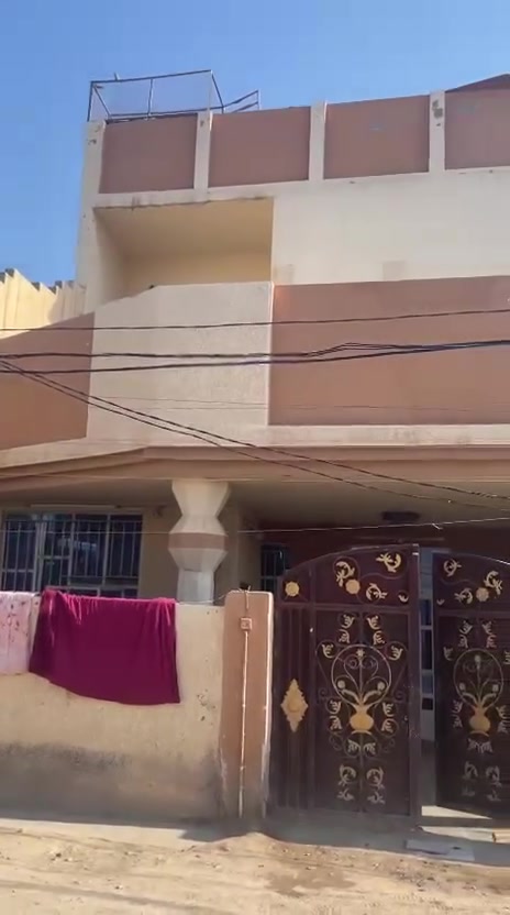 السلام عليكم البيت للبيع 55 وبي مجال
البيت يتكون تلاث طوابق وست غراف مساحت البيت ٢٢٠ المكان بحي العسكري ورا المركز 
استفسار ***********
