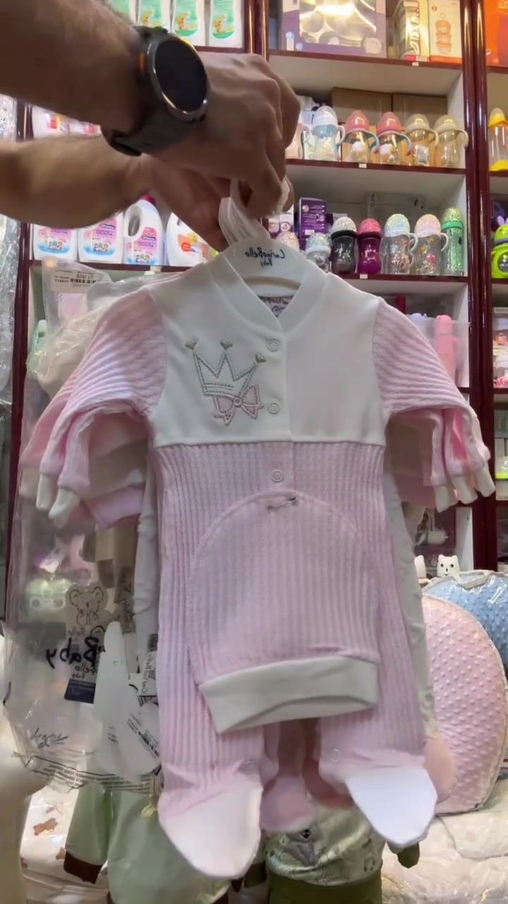 ✨ اوفر  البيبي   ناعم ومريح ✨🧸
خلي راحة طفلك أولويتك 💖
تصميم عملي  يسهل اللبس والتبديل 👶

🔹 الخامة: قماش أصلي ناعم على بشرة الطفل
🔹 القياسات:  حديث ولاده الى3 اشهر 
🔹 الألوان: ولادي وبناتي بأجمل التدرجات 🌈

العنوان….👇🏻👇🏻
‏:#ديالى خان_ بني _سعد _داخل مجمع السعدي _
مجاور ثامر العطار وبوتيك الملكة داخل القيصرية

للحجز والاستفسار يرجى مراسلة الخاص ✉✉
أو الاتصال على الرقم 👇👇
***********

يوجد توصيل داخل بغداد والمحافظات
