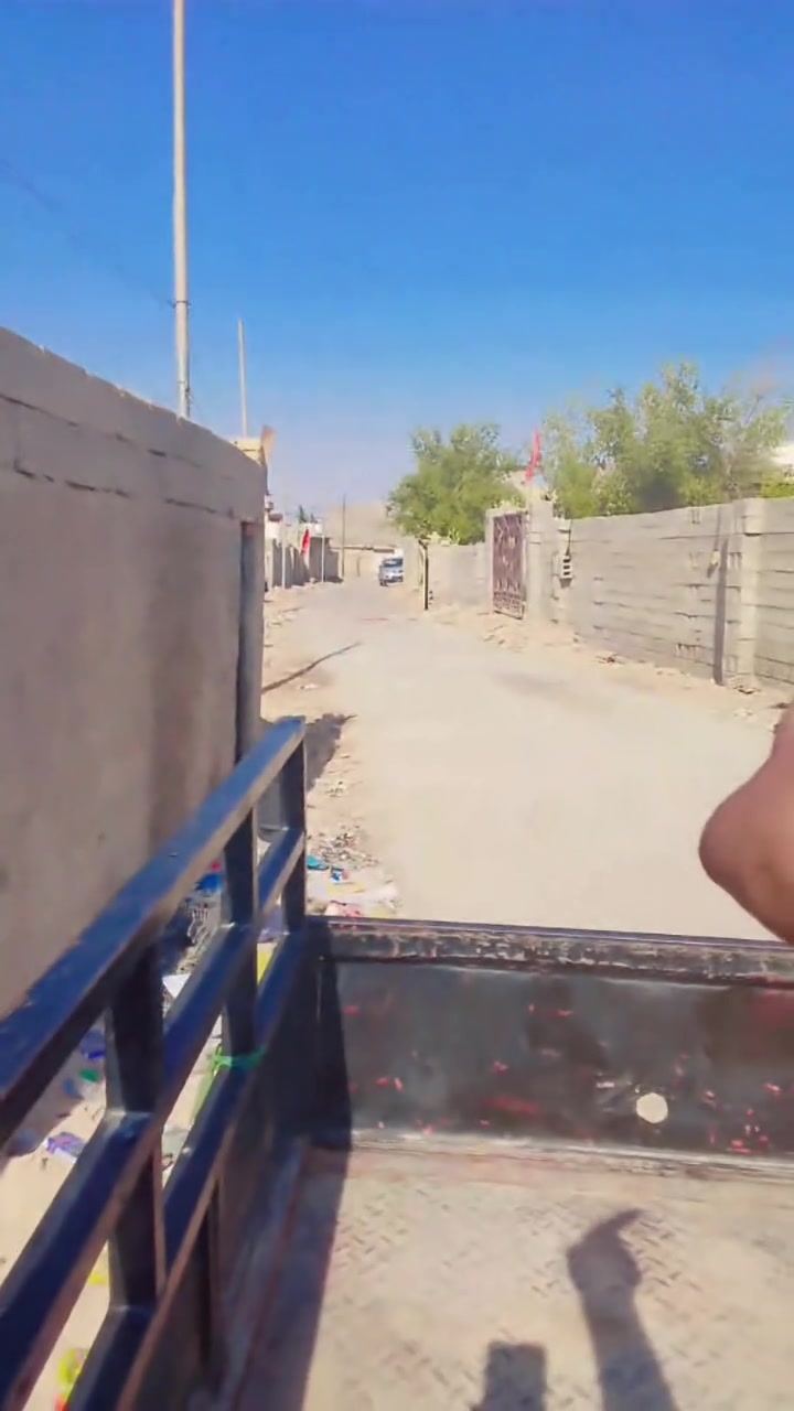 سلام عليكم عندي بيت عكاده مساحته 170 متر مقابيل نازحين حي بتول دوانم سعرها 10ملاين بي مجال قليل ماي خطين تبليط يم الباب كهرباء 3 خطوط قريب شارع عام يحتوي غرفه نوم ستقبال مطبخ حمام طرمه منور جبير البيت يبعد شارع عام 5 دقائق ‏‪***********‬‏شراي انتصل متواجد الفيس
