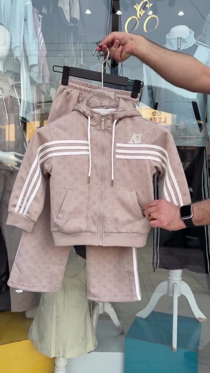 ✨ سوت بناتي يجننن حرفياً 😍🎀
شوفولي جمال القطعة ونزاكتها 💕
موديل كيوت ومرتب يخبللل 😍✨

📏 القياسات: من 6 إلى 14 سنة

📍 الموصل – الزهور قرب ستي مول
📞 ***********
🚚 التوصيل متوفر داخل وخارج المحافظات

#بيبي_لاند #اكسبلور #سوت_بناتي #ملابس_بنات #الموصل
