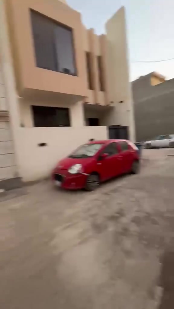اسلام عليكم عيوني متوفر بيت بناء حديث زيرو زراعي سند ٢٥ يحتوي علئ صاله ومطبخ خدمات طابق ارضي يحتوي على غرفتين نوم خدمات طابق ثاني مساحه بيت١٠٠ متر نزال ١٤ جبها ٧ مكان في منطقه دوره شارع كليه فارابي *********** واتساب متوفر فقط
