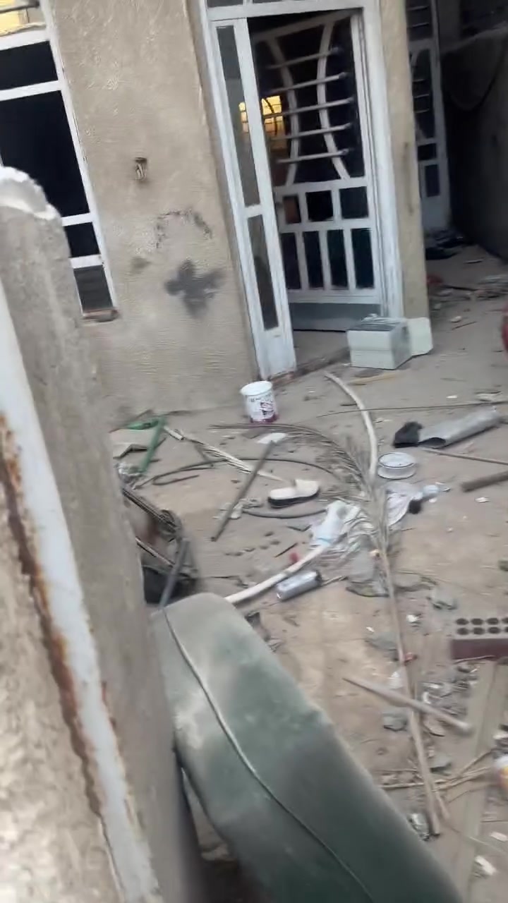 ١٠٠متر زراعي سند ٢٥ ملك شخصي واقع في شاخه ٦ اسويب البيت متروك من الداخل نظيف السعر رخيص  جدا ابسعر كاع ٤٠ مليون وبيه مجال ***********

