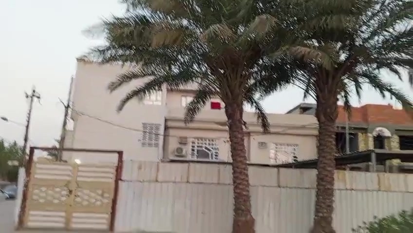 سلام وعليكم بيت مع عماره لبيع.
البيت ٣طابق معزول الجوه عن الفوك مساحة 130وتشجير ٣٠٠متر مسيجه ويه البيت شغل درج أوله
والعمار مساحه ٧٠متر تحتوي علا قشق عدد 2
و3محلات مجرات العماره ايجاره 1500
ولبيت ايجاره 1500تجاري علا شارعين يبعد عن شارع العام 400متر موقع حلو رقم صاحب البيت *********** موقع الثعالب شارع البانزيخانه
