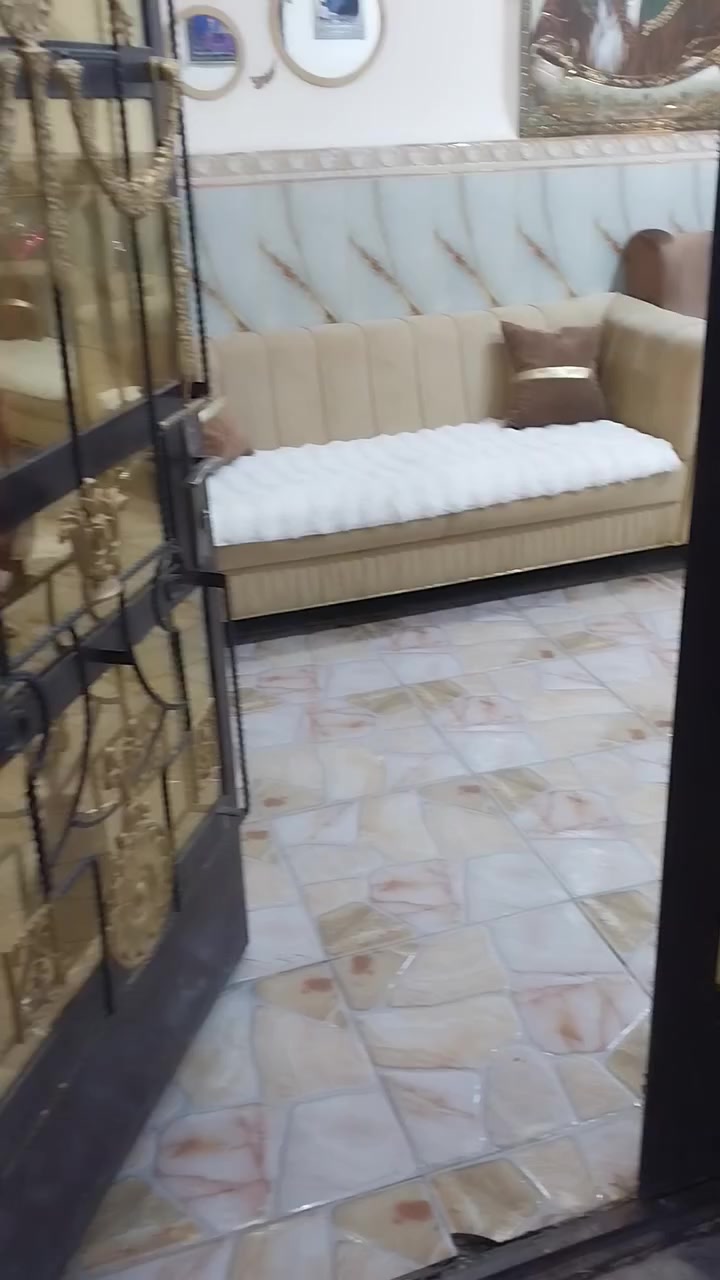 دار للبيع طابو زراعي سند ٢٥ مساحه ١٧٢متر يتكون من غرف ٢ حمام داخلي مشترك تواليت خارجيه الصطح شتايكر بيت نظيف مرتب بيه ترك خلفي ماء كهرباء تبليط بلباب مجاري عل رئيسي وقريب عل شارع العام جسر ديالى القديم محله ١٠٥ مقبل عماره الدفاعي  ه***********
