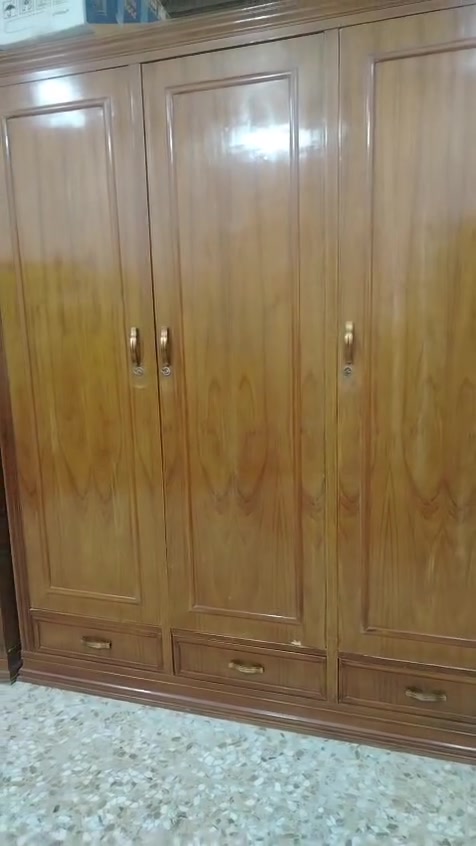 سلام عليكم كنتورين كل واحد 3بوب صاج شغل احطاطه بوب استندركبس صاج وقبلمه زان النضافه 95 بالميه الواحد 200بي مجال بصيط التواصل/ ***********

