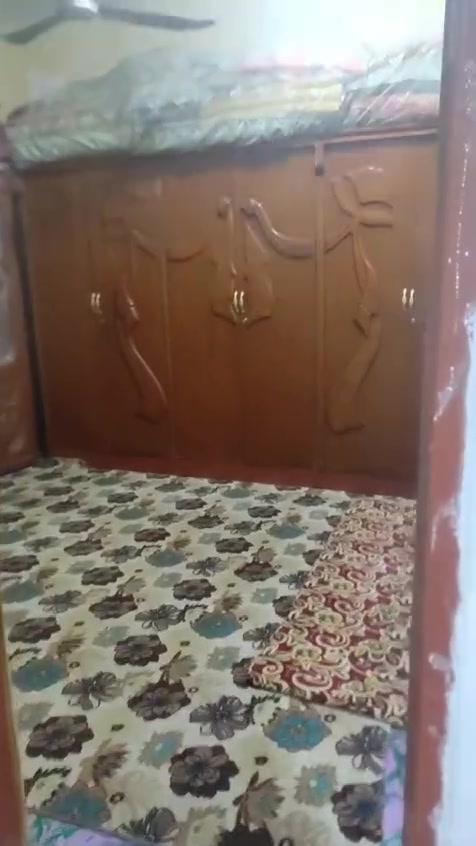 بيت للبيع ب خشابة بستان آل جايد قرار محكمة نقل أسهم  ب محكمة سند25  200 متر كونكريت كامل البيت ومنطقة كامل خدمات ماي مجاري كهرباء مقرنص مطبخ حار وبارد استفسار الرقم ***********
