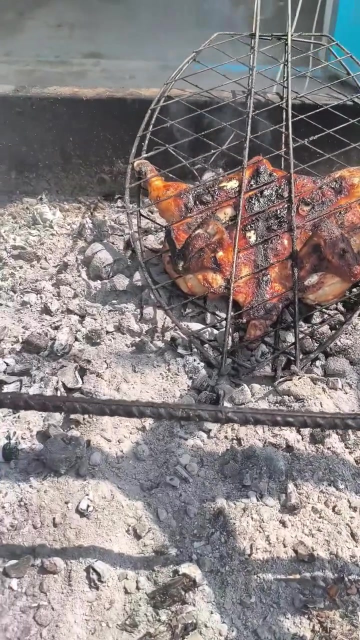 😁😁 فقط ب 7500 دجاج ذبح مشوي على الفحم 
الحجز قبل 2 أو 3 ساعات رقم الحجز مفتوح على طول 
*********** اخوكم وخادمكم محمد علي
