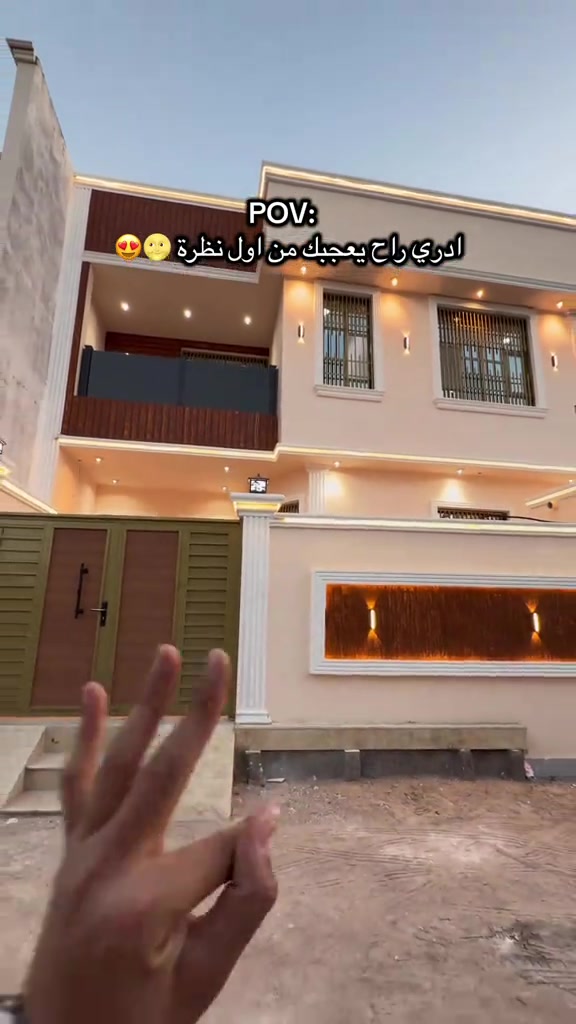 دار معروض للبيع في الصالحية دار طابقين بمساحة 200 متر، بناء مرتب وموقع مميز. المواصفات: يتكون من 5 غرف نوم، 3 غرف منهم ماستر بيهن صحيات داخلية، إضافة إلى صالتين واسعات، مطبخ حار وبارد، صحيات داخلية وخارجية، وحديقة داخلية بيها شلال مرتب كلش. يتوفر كراج، والشارع بعرض 8 متر، مع خدمات كاملة: ماء، كهرباء، مجاري، وإنارة بالأعمدة. العنوان: الصالحية، شارع اللواء، أقل من 800 متر عن الجسر الإيطالي، قرب مدينة النرجس السكنية. ((سعر 260 وبي مجال )) للتواصل: *********** #عقارات_المصطفى_البصرة #البصرة #عقارات #اكسبلور #foryou  @عقارات المصطفى _ البصرة 
