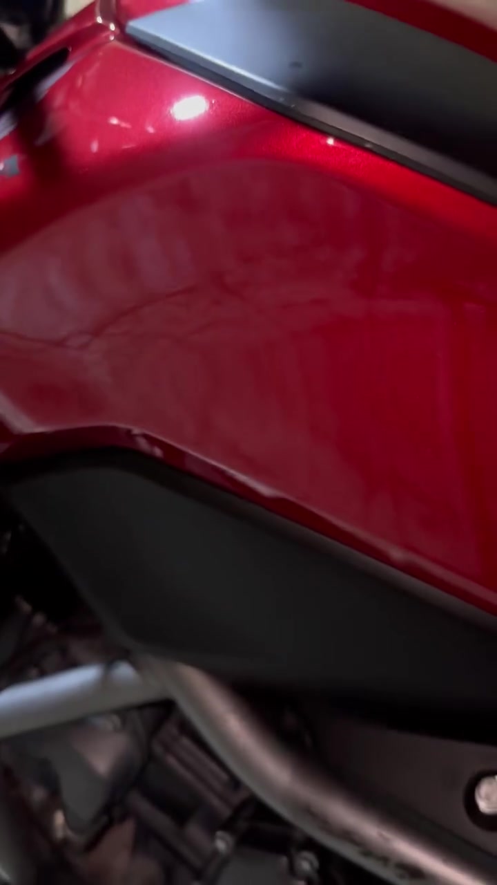السلام عليكم ❤️
 للبيع هوندا nc700s 2013 ❣️
رقم و سنويه ميسان انكليزي مشروع وطني وين متريد احولك 

الدراجة ما شاء الله عروس معتني بيها كلش و بحالة الشركه 
عليها ادامه كامله حته للبرغي (نوزلات جدد ، بلكات BOSCH جدد ، مجاول جدد ، الثروتل (الجويتر) بحالة الوكاله ، باتري جديد ، فلتر شوته ، فلتر بانزين ،  تانكي يلمع ، ادامه لمنضومة التبريد و المي كامله يعني الراديتر بالجيس ، ادامه لمنضومة البريك كامله ، دسكات امامي و خلفي جديد و بعد اكثر معتني بيها ) 
نوع الزيت المسخدم Addinol full synthitic🩵
نوع سائل التبريد Eurol💚
نوع زيت البريك LIQUI MOLY💙
و شرط الزيوت ما اجيبها اذا مو من الشركة 
بانزين كله محسن لو سوبر 🧨
تخم تاير جديد Scorpion Attack 
الإضافات الي عليها 👇🏻
اكزوست اكرا اصلي صوتها كلش حلو و البلاديه موجوده ❤️
عدسه زنون ام المروحه ❤️
يدات رياضيه مريحه ❤️
يدات بريك رياضيه ❤️
لدات مخفيه بلون احمر اسفل الدراجه ❤️
اشاير BMW لد (اشاره لكزز + لد احمر ترحيبي + ثابت)❤️
كشن تصميم خاص من المبدع cover bike 🧨

شباب الدراجه مصروف عليها كلش هواي بس الكشن ب 150 الف 🧨 و متعوب عليها اكثر  بعد و ابد ما متعوبه ماشيه 55الف 

شباب الدراجة نازله من السنتر و حالياً عارضها للبيع مكاني زيونه 
سعرها 40 $ و بيها مجال للطيبين رقمي *********** مابي واتساب و *********** بس واتساب 
اعتذر على الاطاله ❤️
