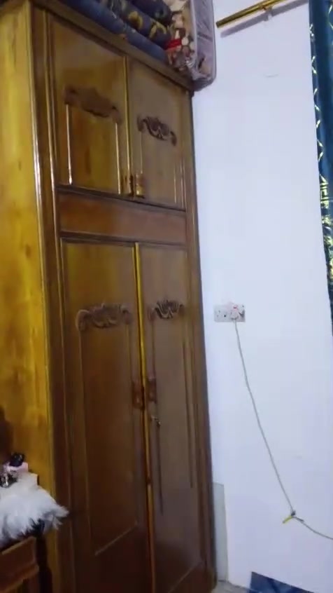 السلام عليكم غرفه للبيع جديده السعر مليون او بيها مجال كلش بصيط العناون حله نادر الثالثه الاتصال او واتساب /***********

