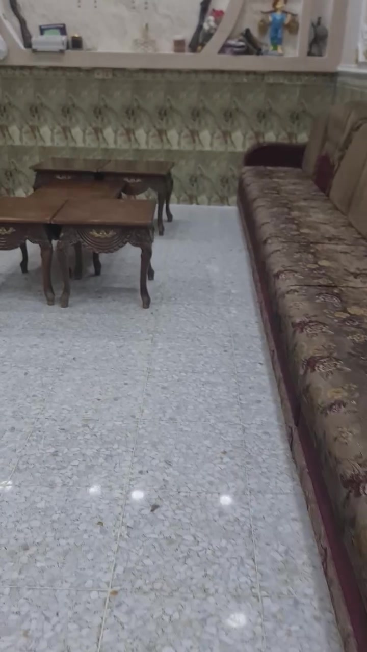 سلام عليكم متاح ديوان قنفات 24 مقعد شغل عراقي درجة أولى   شبه جديد مكاني بغداد مدينة الصدر متواجد خاص ***********
