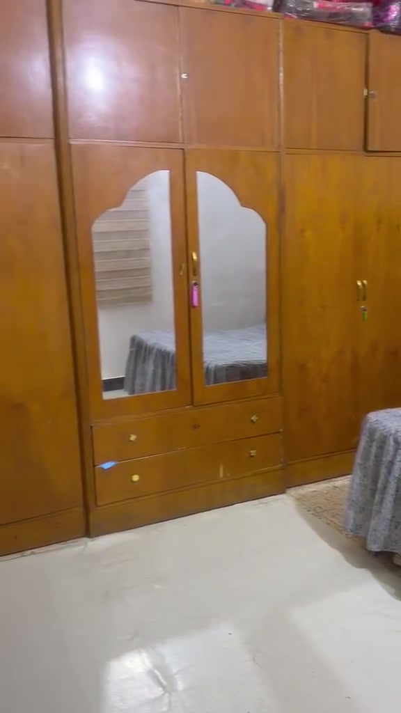 غرفه صاج • ٦ بيبان • نظيفه