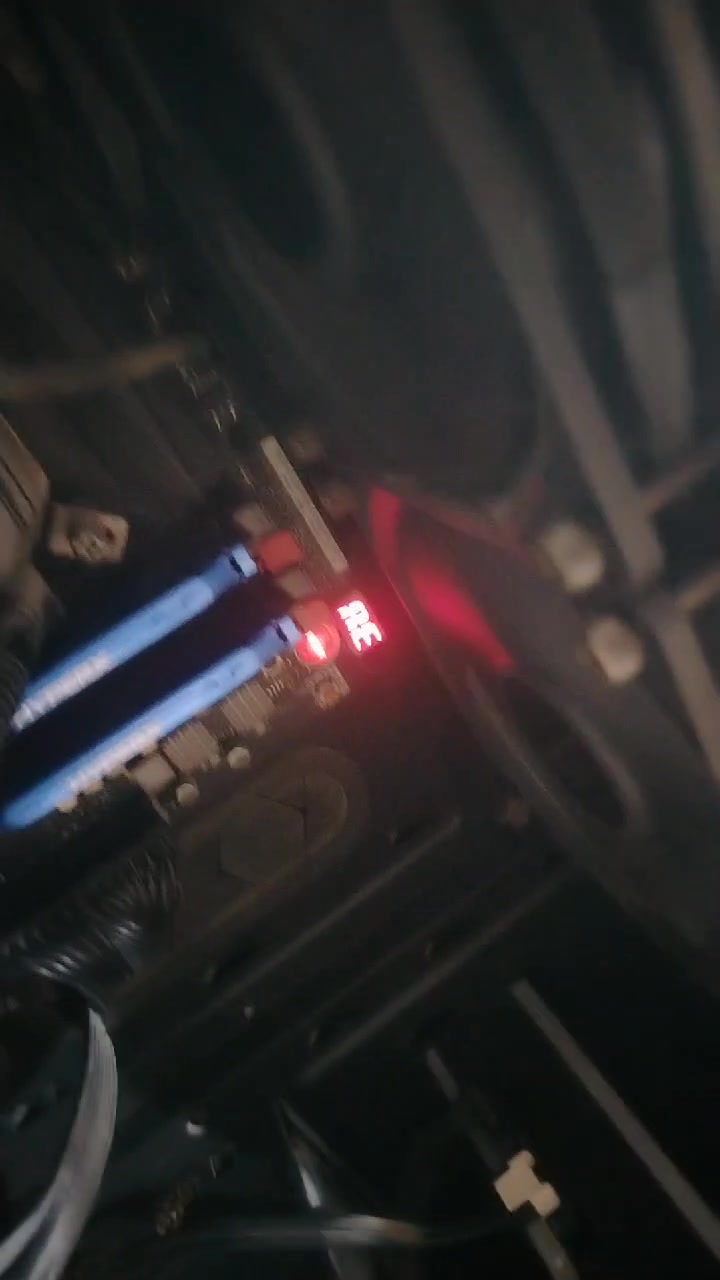 للبيع بندل احترافي (بورد + معالج + رامات + تبريد مائي)
​اللوحة الأم (Motherboard): ASUS ROG Maximus VII Ranger (Chipset Z97) - فئة احترافية مخصصة للألعاب والكسر.  
​المعالج (CPU): Intel Core i5 (الجيل الرابع - socket LGA 1150).
​الرامات (RAM): Kingston HyperX Fury DDR3 بحجم 16GB (قطعتين 8GBx2).  
​المبرد (Cooler): تبريد مائي مغلق من كولر ماستر (Cooler Master Liquid Cooler).  
​ملاحظات:
​القطع شغالة وفحص وتجربة على الشرط.
​التبريد المائي يعمل بكفاءة والرامات شغال Dual Channel.