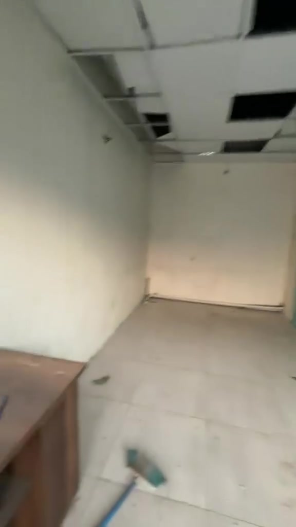 صباح الخير 
محل للايجار حي القاهرة سايدين حلويات عدنان 
فرعي من الشارع العام 
الايجار 250 وبي مجال
للاستفسار مراجعة مكتب الزبيدي شارع التانكي
او الاتصال 
***********
***********
