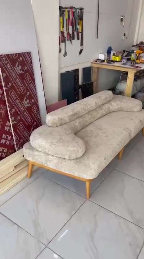 بنوتات الي راد يشوف الصور عن قرب ودرجة اللون ونوع قماش 🫣 هياتها الصور ضافولي خشب مساند من جوة لان من نكعد جان عبالك خسفات مومريح واسفنج والارجل لون بسيط حتى تتلمع وتتوحد 
يوجد خدمة استلام وتسليم مجاني واكو خدمة نقد واقساط وضمان ينطون بيه بأنسب الاسعار حرفيا كل الي سالتهم بس شغل ايدهم يأخذون اكثر جربوهم متخسرون 🫶🏻 والي من طرفي خصم 😘
بصمة المهندس للأثاث  
مهندس احمد *********** واتساب
