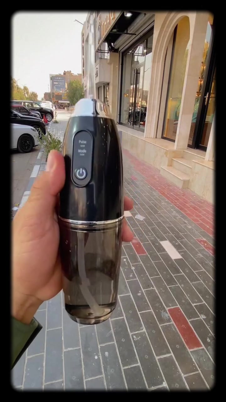 جهاز الخيط المائي (Water Flosser) — اللون الأسود
​تنظيف فعال: يزيل بقايا الطعام والبلاك بنبضات مائية قوية، ومثالي لتنظيف التقويم والأماكن الضيقة.
​خيارات متعددة: 3 أوضاع للتنظيف و4 رؤوس مختلفة ملحقة.
​تصميم عملي: خزان سعة 230 مل، ومقاوم للماء بتصنيف IPX6.
​سهولة الاستخدام: قابل لإعادة الشحن عبر كيبل USB وحجم مدمج يناسب الاستخدام المنزلي والسفر
السعر 20 الف دينار
 #منتجات_منزلية #توصيل_سريع
