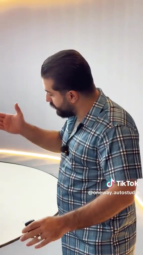 للبيع تويوتا برادو 2016 TXL
المواصفات: 6 سلندر، فتحة سقف (صلايد).
 الممشى: 83 km
 الرقم: سلیمانیة وباسم الملك (السنوية بأسمي).
 الوضع العام: السيارة نظيفة جداً، خالية من الحوادث، الضربة، والصبغ (بدون صبوخ نهائياً).

السعر المطلوب: 330$

للتواصل والاستفسار يرجى الاتصال أو مراسلة الخاص.
***********

+964 770 684 2244
