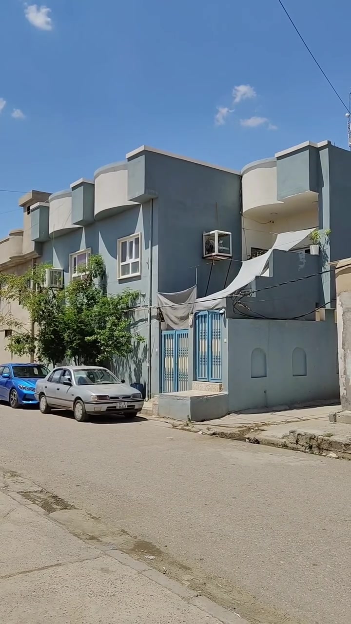 📍 دار للبيع ركن  في حي المنصور 
 يتكون الدار من طابقين معزولين بالكامل وممكن فتح الطابقين على بعض 
كل طابق يحتوي على
🛋️غرفة استقبال كبيرة
 وهول كبير 
وغرفة نوم كبيرة 
ومطبخ وصحيات بالطابقين 
الدار بأسم صاحبه الشرعي 
يصلح للسكن والاستثمار بوارد شهري (550٫000) الف
الدار بناء حديث كامل مكمل 
المنطقة هدوء 
قرب دائرة التعويضات اول فرع بعد جامع الرحمن 
للاستفسار التواصل على الخاص 
او الاتصال 
 ***********
***********
