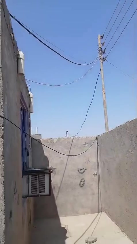 سلام عليكم 
بيت  بحي الكوفه مسلح كونكريت بعده ما كامل مساحه 220م، بي غرفتين و صاله و مطبخ و دوانيه و صحيات 
و كامل الخدمات السعر 70 قفل و باقي التفاصيل خاص. 
رقم الاستفسار: ***********.
