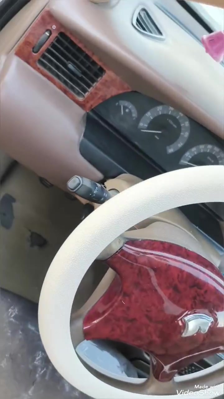 السلام عليكم سياره سمند موديل ١١ مكفولة من كل شيء حداديه وتبريد وتايرات ولا تنقيص ولا تبخير رقم واسط السعر ٤٣ ورقه وبيها مجال بسيط ومامتواجد ع الفيس وهذ رقم راعيها ***********
