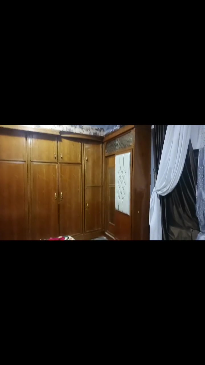 السلام عليكم . شباب غرفة خشاب جديدا  للبيع    لتواصل***********
