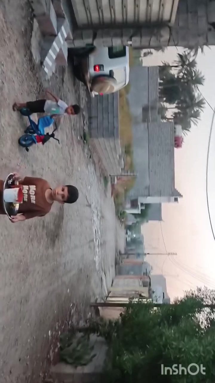 السلام عليكم بيت للبيع  ١٠٠ متر   موقعه بستان غالب   بعد التكيه  ملك صرف زراعي سند  
يحتوي البيت على غرفتين  نوم  وحماميين  واستقبال  وحولي ومطبخ مفتوحات  بي خوش ترتيب والتفاصيل كلها بلفديو  للاستفسار الاتصال او خاص 
***********
