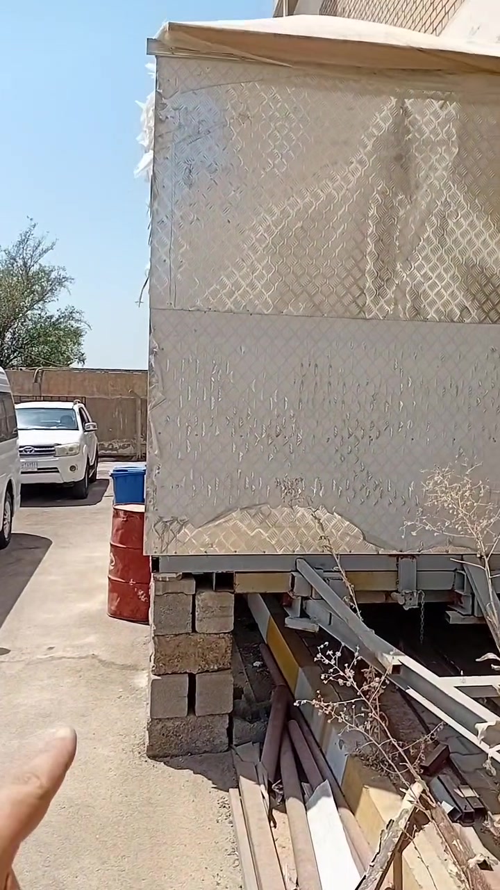 سلام عليكم
كرفان متنقل للبيع الطول 6 متر
 وعرض 240 
وارتفاع 240 
وينفتح ويطلع منه كرفان يصير حجمه 5. متر في 6 
شاصي وتايرات 4  ينسحب باي سياره متنقل 
السعر 10 ملاين وبي مجال بسيط  
مكاني بغداد الكريعات 
لاستفسار الاتصال 
***********
