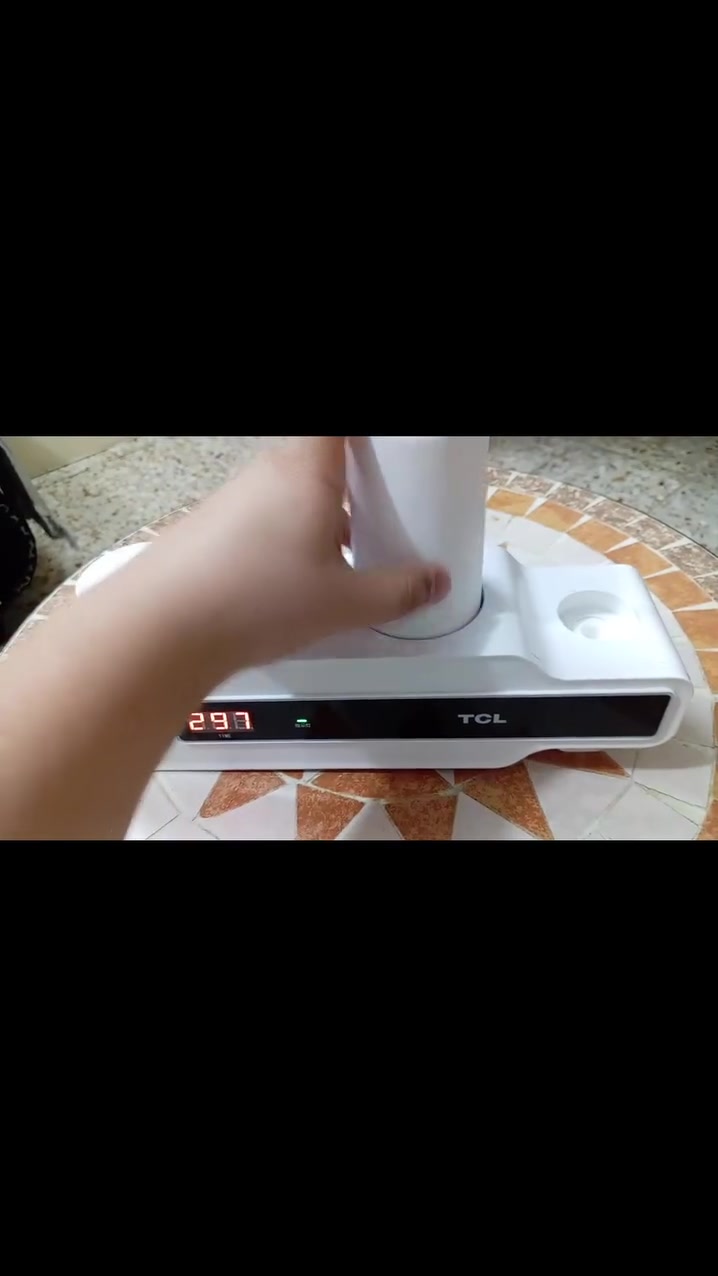 السلام عليكم جهاز تعقيم بالاشعة الفوق البنفسجية شركة TCL واضح كلشي بالصورة الجهاز شحن ونظيف أعلى سعر ابيع
