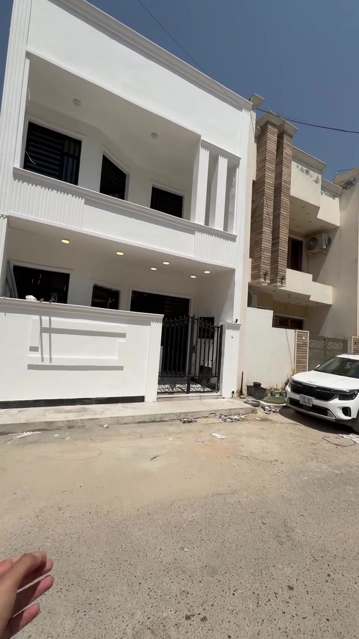 عقار للبيع في الدورة حي دجلة السكني زراعي
مساحة ١٠٠ الواجة ٦.٢٥ نزال ١٦  سنة بناء ٢٠٢٦ موقعه جدا مميز بشارع ٩ بل بداية شارع مميز من ناحيه كهرباء ومي مجاري 

يحتوي طابق الارضي صاله ومطبخ وهول و غرفه نوم ومنور وخدمات صحيه تعليك ودفن و الطابق الثاني ع ٢ غرف نوم وخدمات صحية ملاحظة غرف مال نوم جدا واسعه ع عرض الواجة كلهن بيت 🏠 الاستفسار تواصل. *********** 

سعرر جدا مناسب
