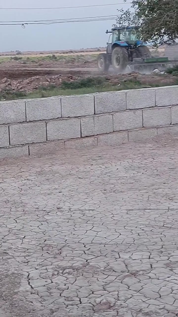 عندي ميكنه لبيع نيهولند T7150 فول عادي  مديل 2017 رشي ينتصل بكاني واسط ***********..***********
