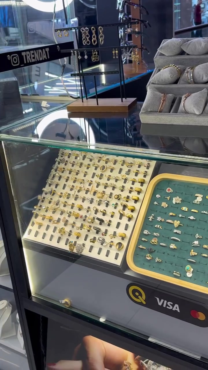 بسعر مناسب بوث جاهز مع البضاعه(اكسسورارت)للبيع داخل مول البركه الطابق الثاني ركن مقابل شي ان  ستور 
للاستفسار الاتصال على الرقم ***********
او مراسله الصفحه
