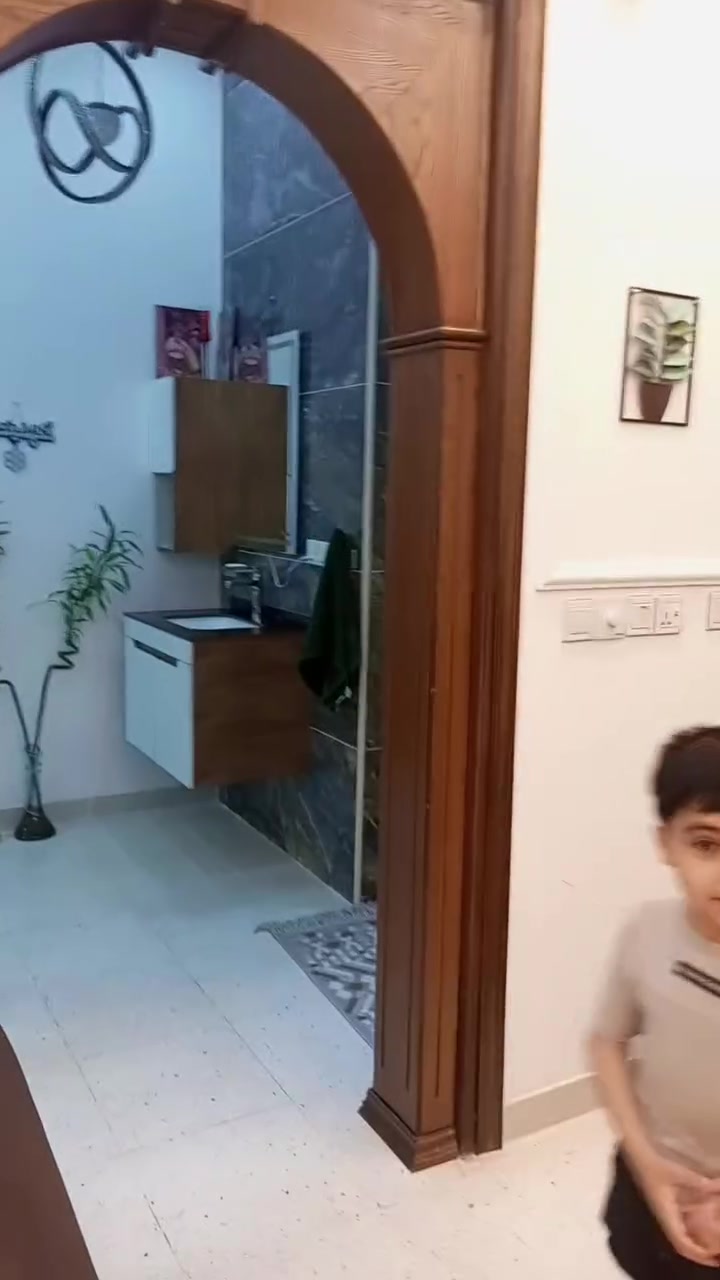 اعلااان مميز جدا  🔥🔥🔥
دار للبيع بناء حديث درجه اولى vip في  #الغزاليه العمداء موقع مميز وهادئ
مساحه 150م واجهه 7.5نزال20

يتكون من 5غرف نوم سويت 

صاله 
حولي 
مطبخ 
شلال داخلي 
طرمه 
بيتونه 
سطح 
البيت متعوب عليه بشكل وبالعافيه ع اليشتري 
لاستفسار 
***********
